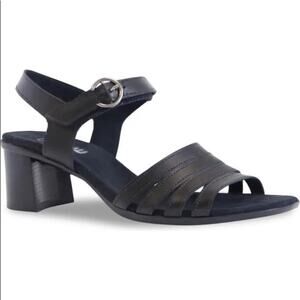 Munro Hallie Heel Sandals Size 9.5 New $200
